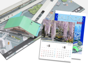 2ヶ月ごとに完成に近づくペーパークラフト付きカレンダー