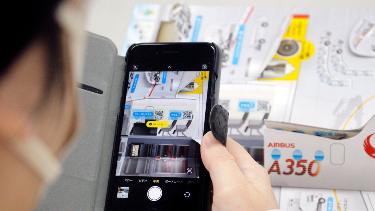 紙面のQRコードからWEBにアクセス