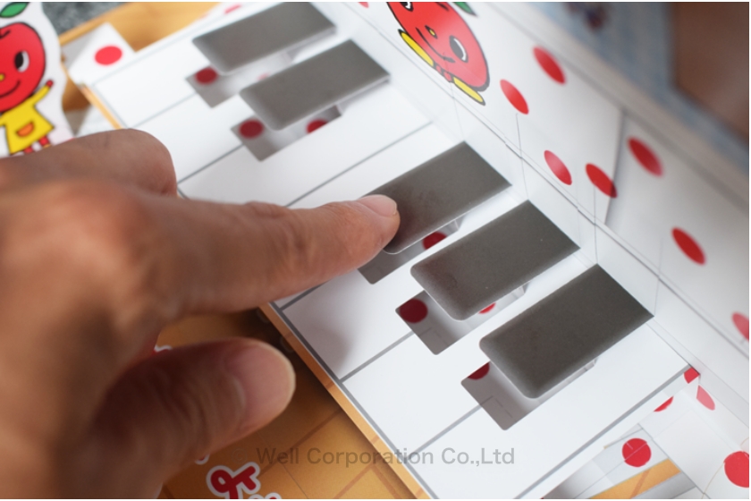 ピアノの鍵盤は押せる構造