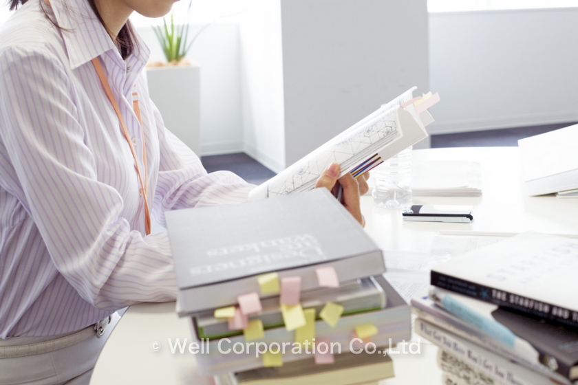 冊子の改訂作業が大変な様子