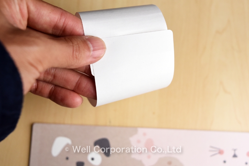 1枚ずつ剥がして端を留めて使用する。裏面は強粘着シール