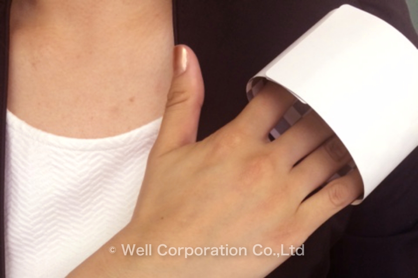 手にはめてペタペタするだけで、毛やホコリ取りが行える