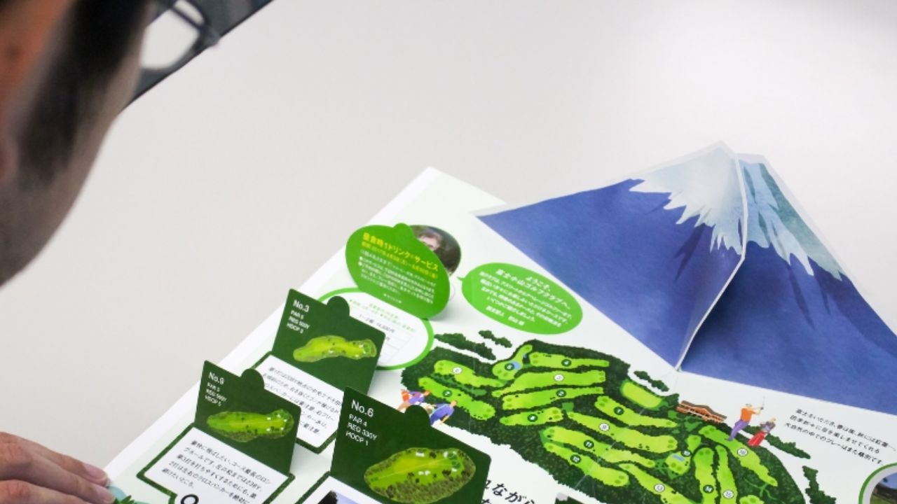 飛び出す絵柄で注目させる