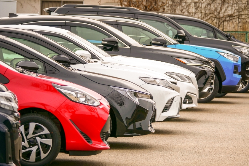 複数の車種が展示されている様子